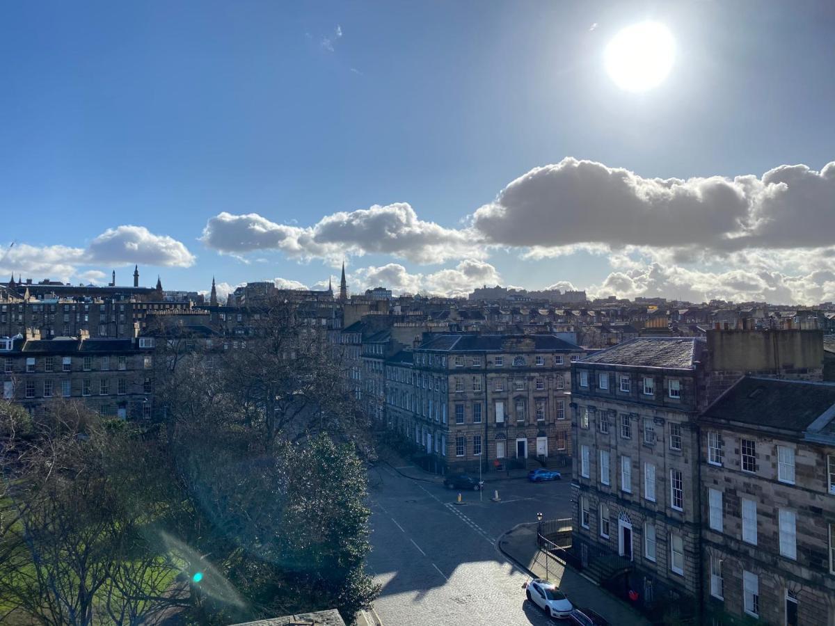New Town Apartment With Castle View Edimburgo Exterior foto